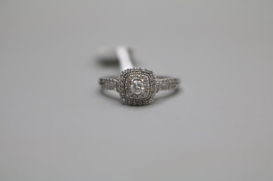 10K White Gold Diamond Engagement Ring (Size 8 & 1/2) (0.78 CTW)