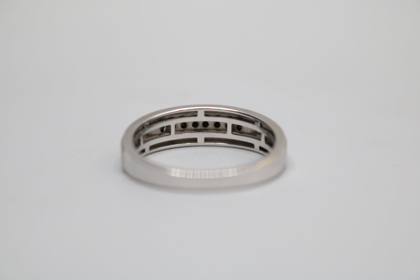 10K White Gold Sapphire Band Ring (Size 9 3/4 ) (0.08 CTW)