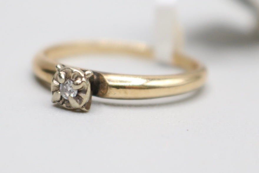 10K Yellow Gold Solitaire Diamond Engagement Ring (Size 6)