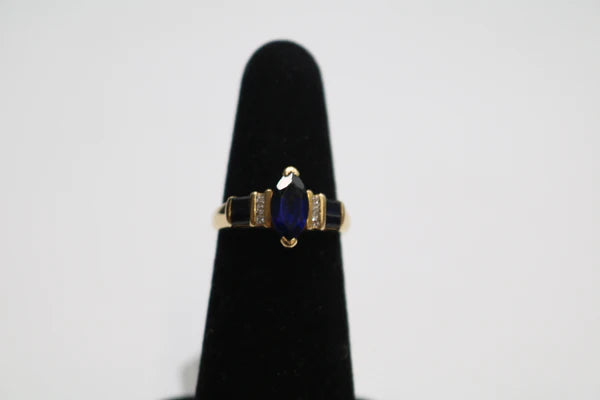 14k Yellow Gold Past, Present, And Future Lady's Ring (Size 5 3/4)