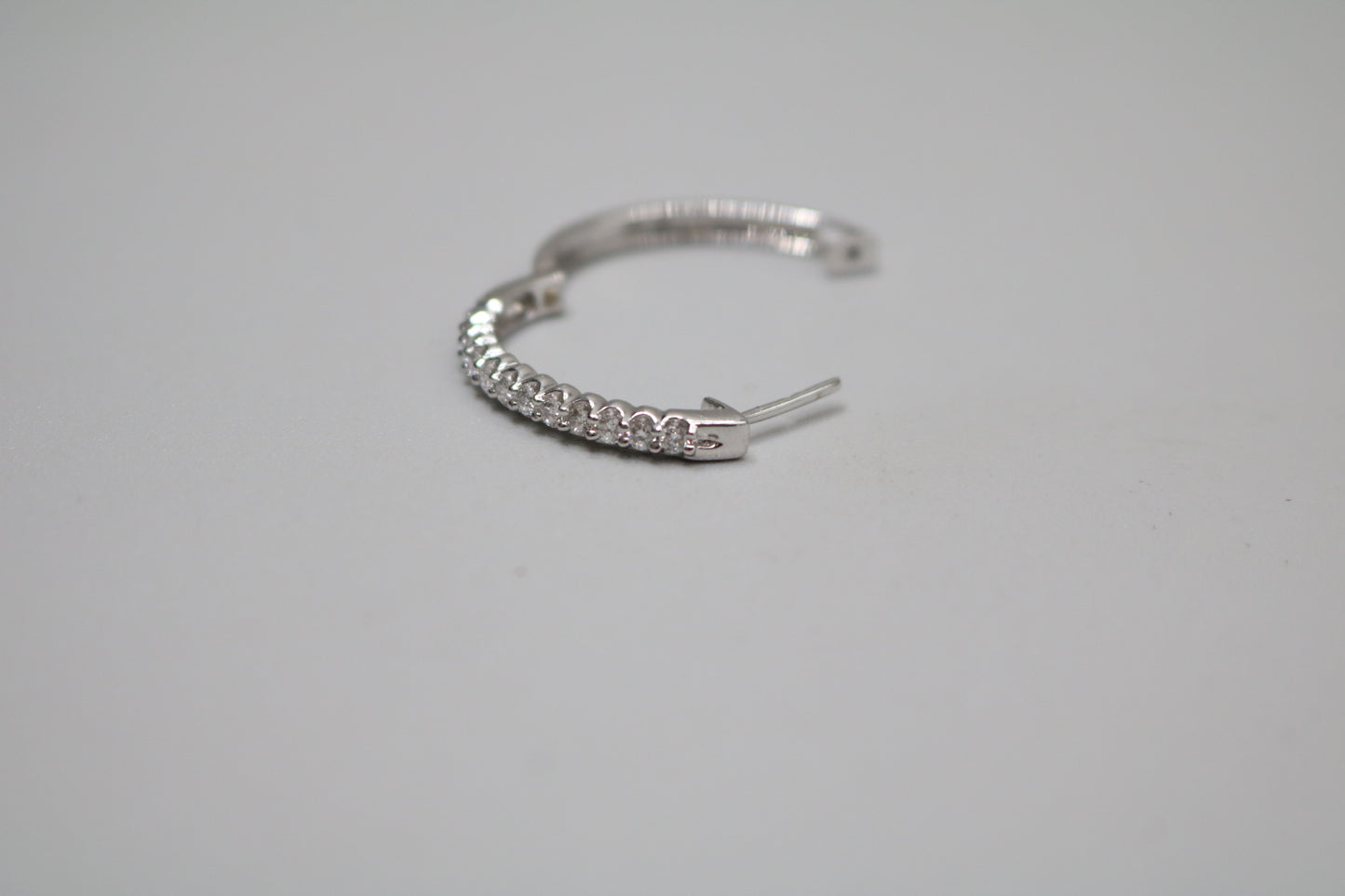 10K White Gold Diamond Hoop Pair Earrings (0.91CTW)