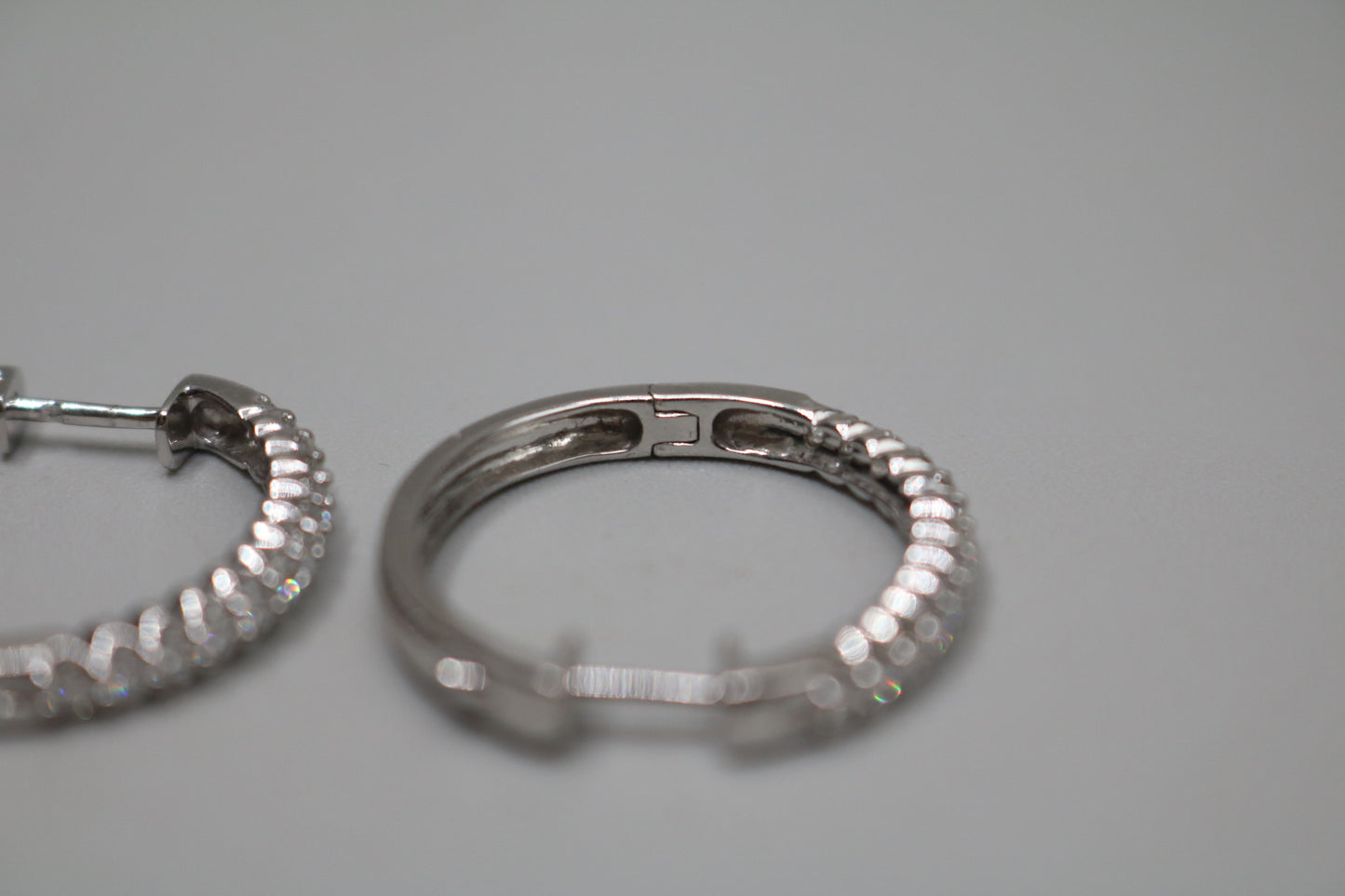 10K White Gold Diamond Hoop Pair Earrings (0.91CTW)