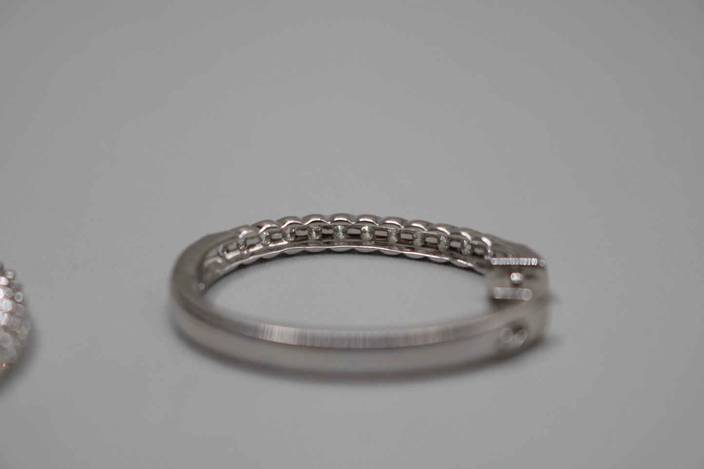 10K White Gold Diamond Hoop Pair Earrings (0.91CTW)