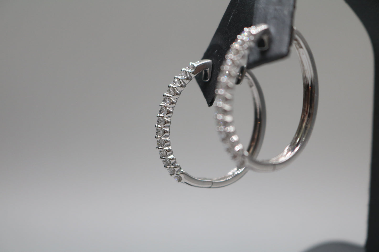 10K White Gold Diamond Hoop Pair Earrings (0.91CTW)