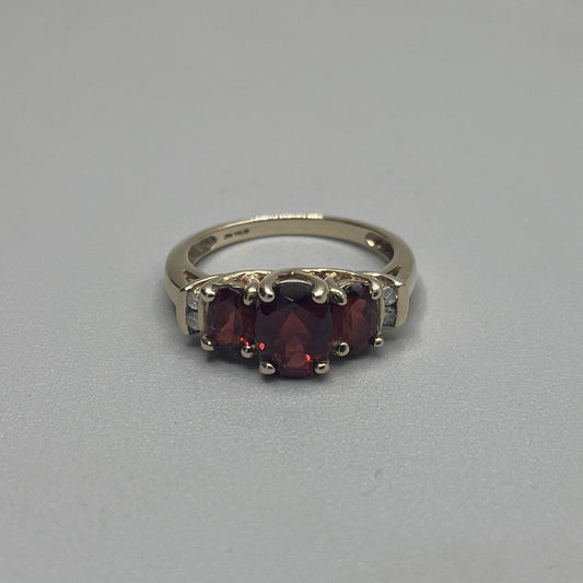 10K Yellow Gold Garnet & Diamond Ring (Diamond 0.08 CTW) (Size 7 1/4)