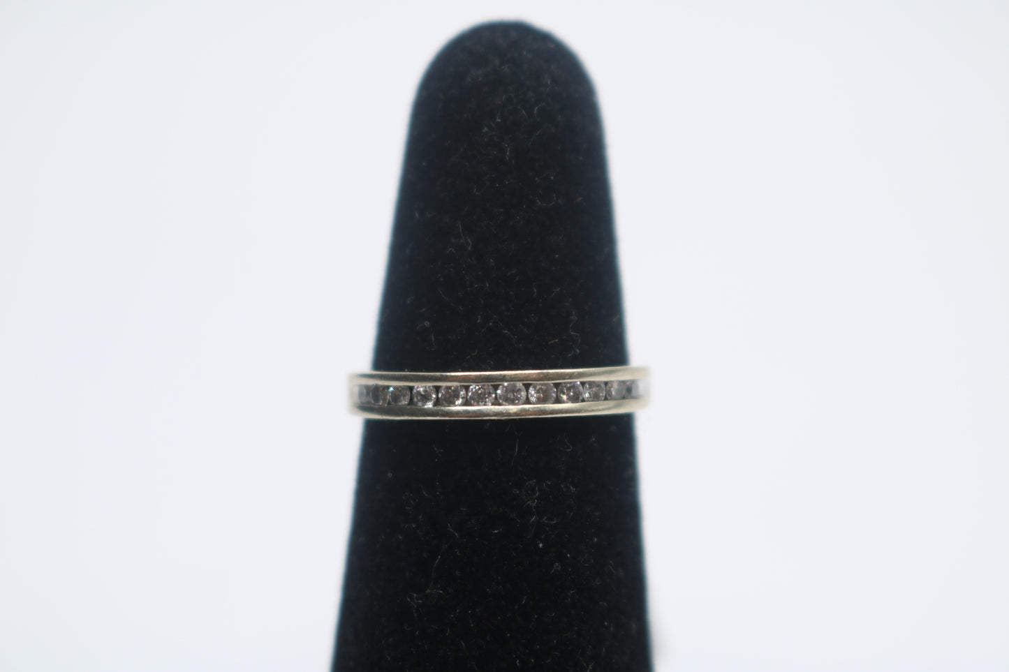 10K White Gold Round Brilliant Diamond Channel Band (Size 4 3/4)