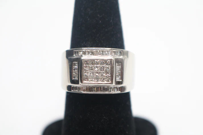 14K White Gold Diamond Cluster Ring (Size 8 1/2) (Local pick-up only)