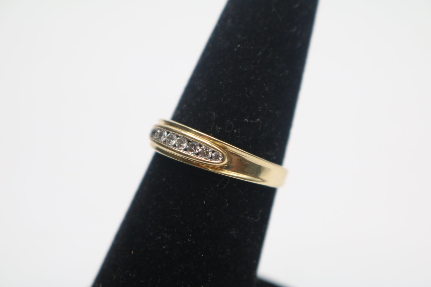 10K White Gold Round Brilliant Diamond Channel Band (Size 7 3/4)
