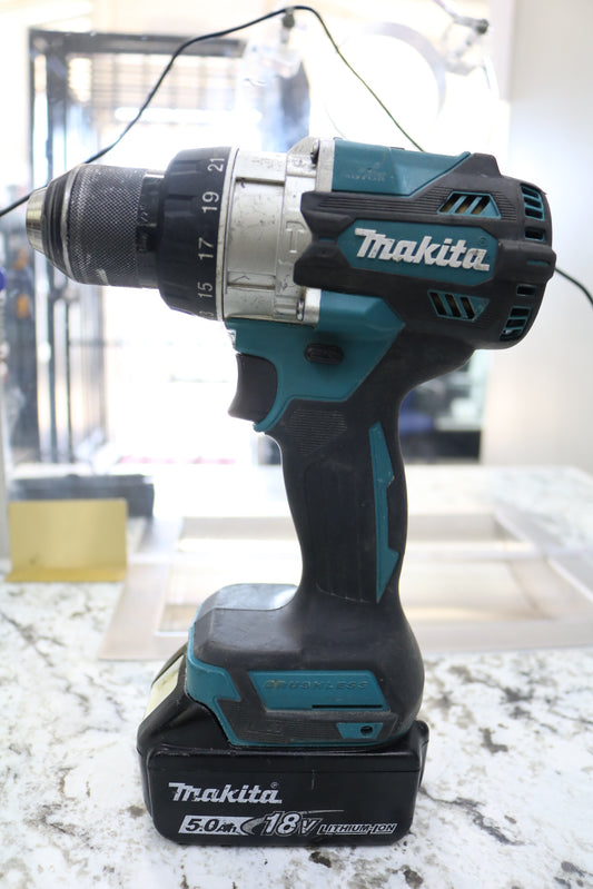 Makita XPH14 18V LXT Brushless 1/2 In Hammer Driver Drill Charger and A Battery