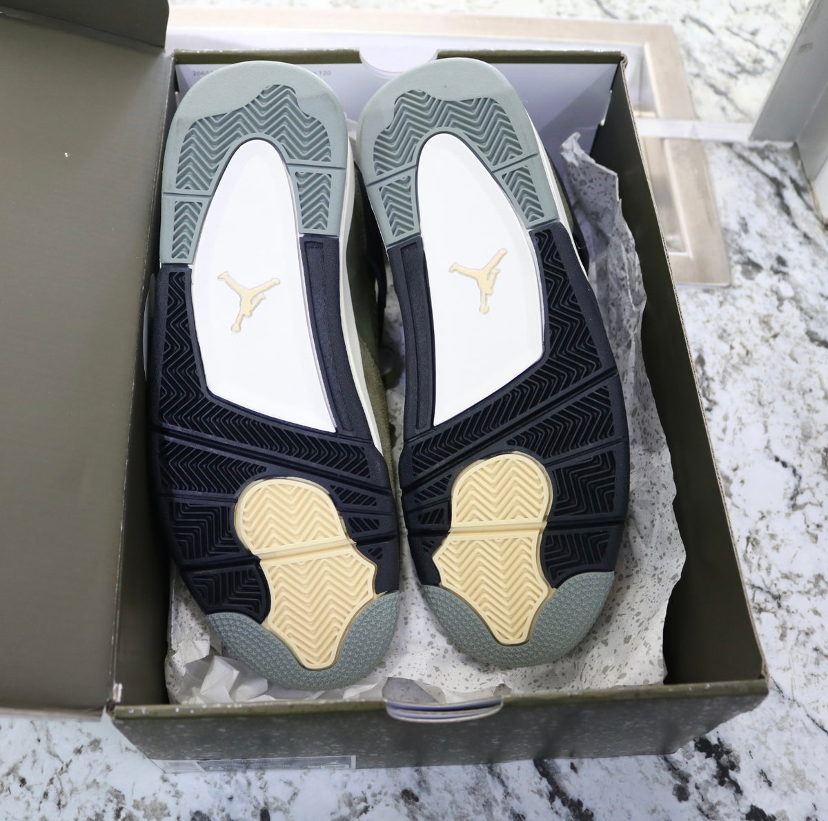 Air Jordan 4 SE Retro Low Craft Olive Size 8.5