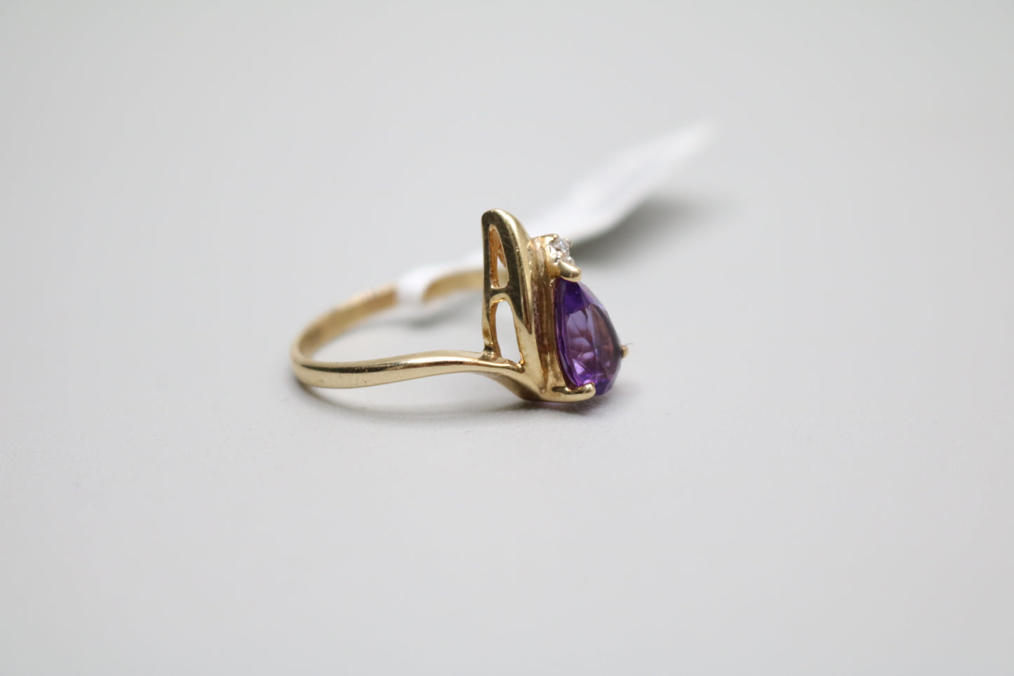 14K Yellow Gold Fancy Solitaire Amethyst Ring (Size 7 1/4)