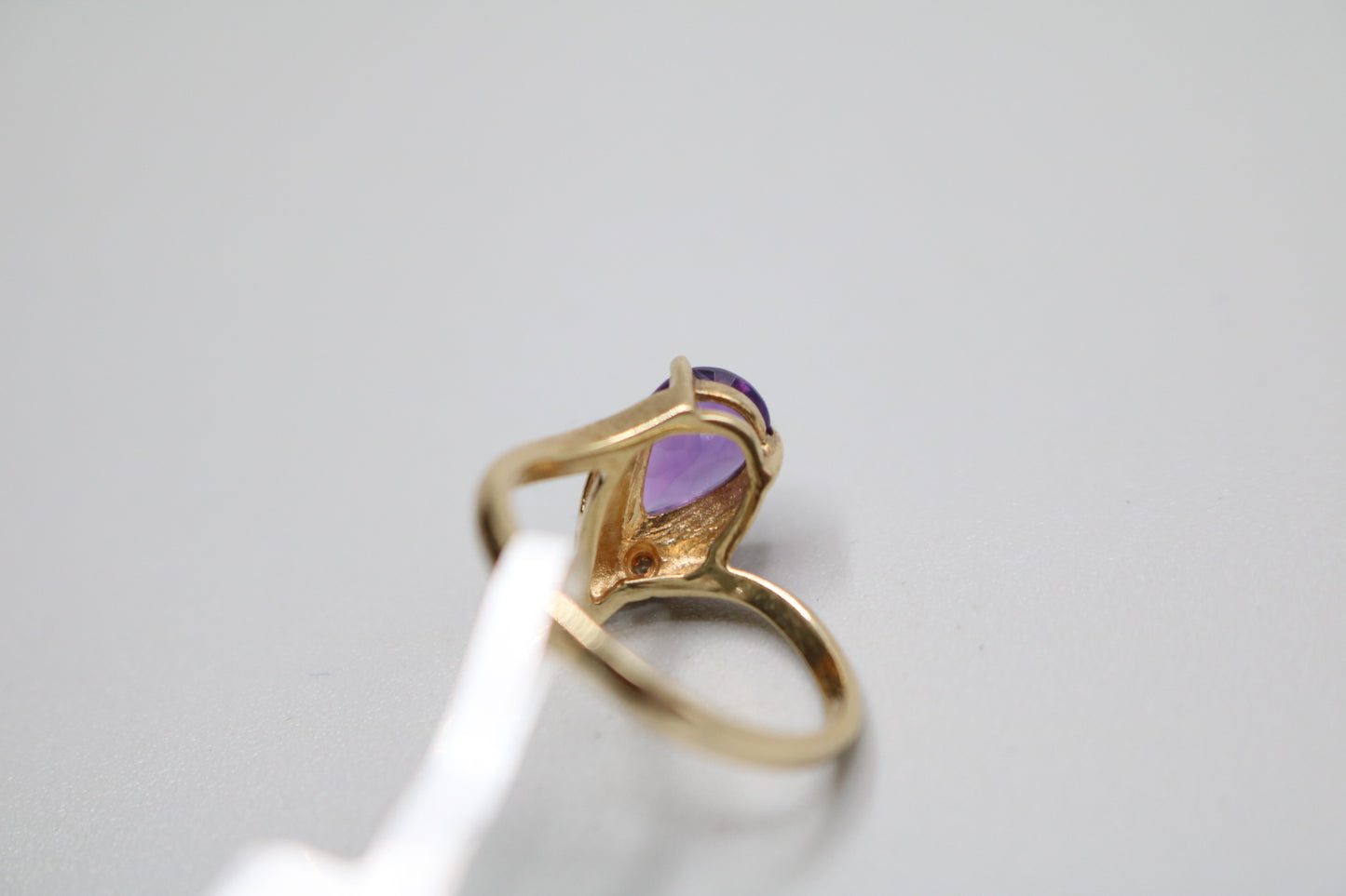 14K Yellow Gold Fancy Solitaire Amethyst Ring (Size 7 1/4)