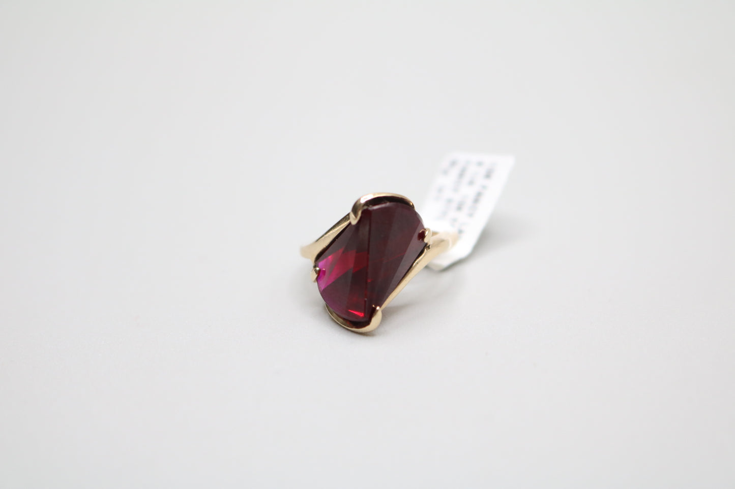 10K Yellow Gold Fancy Vintage Triangular Shaped Ring (Size 5 3/4)