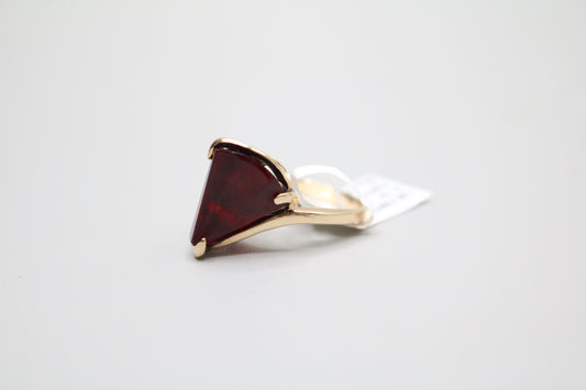 10K Yellow Gold Fancy Vintage Triangular Shaped Ring (Size 5 3/4)