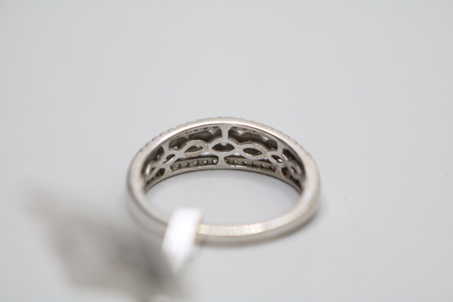 10K White Gold Diamond Unisex Band Ring (Size 9)