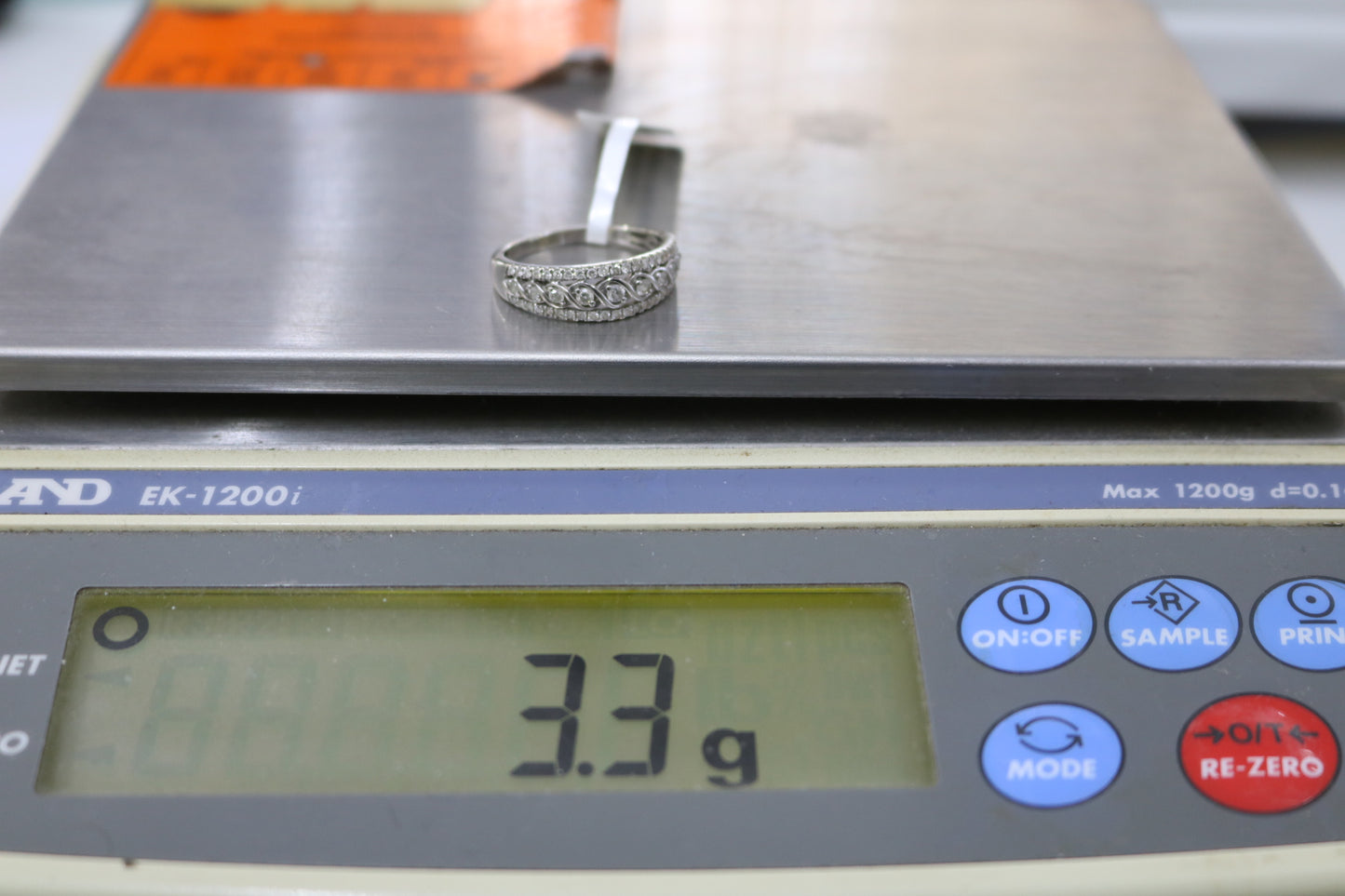 10K White Gold Diamond Unisex Band Ring (Size 9)