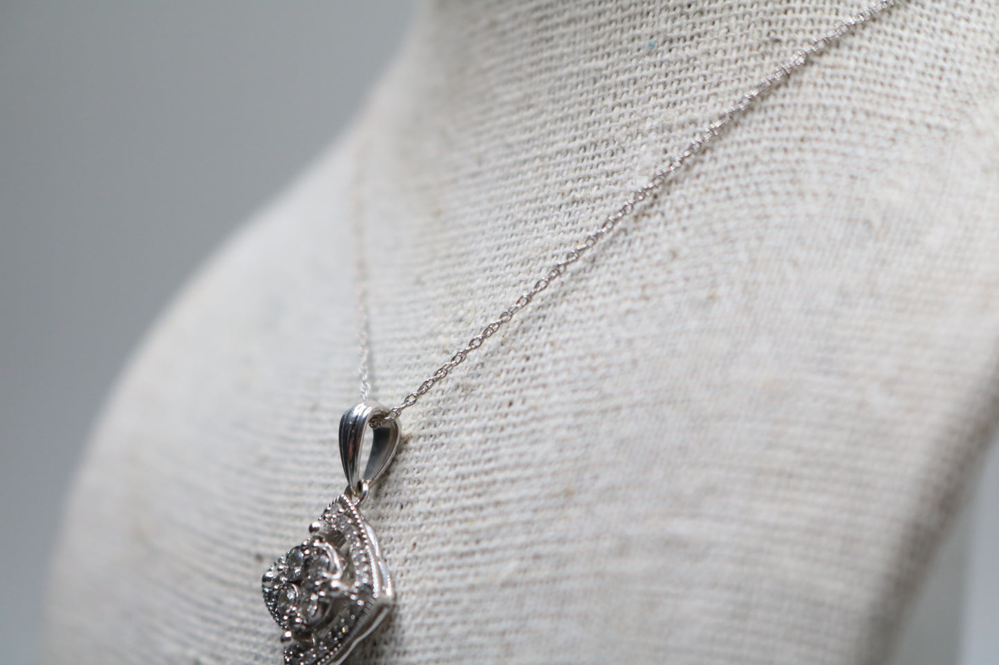 10K White Gold Twisted Chain Necklace w/ Floral Diamond Charm 0.56CTW