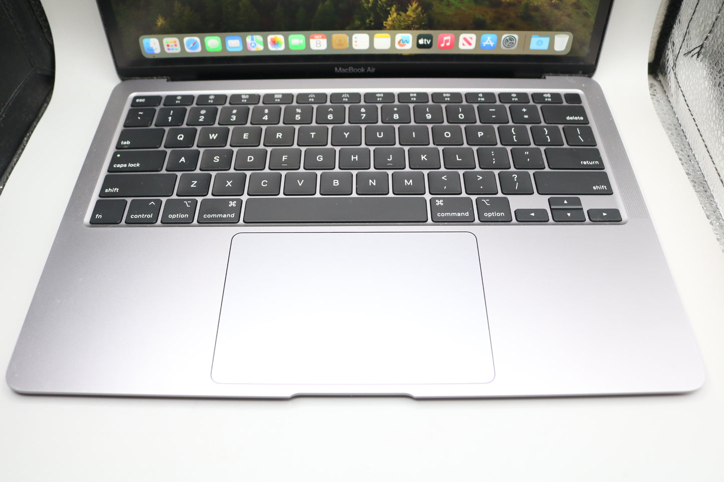 2020 Apple MacBook Air A2179 13-Inch (8GB, 256 GB SSD)