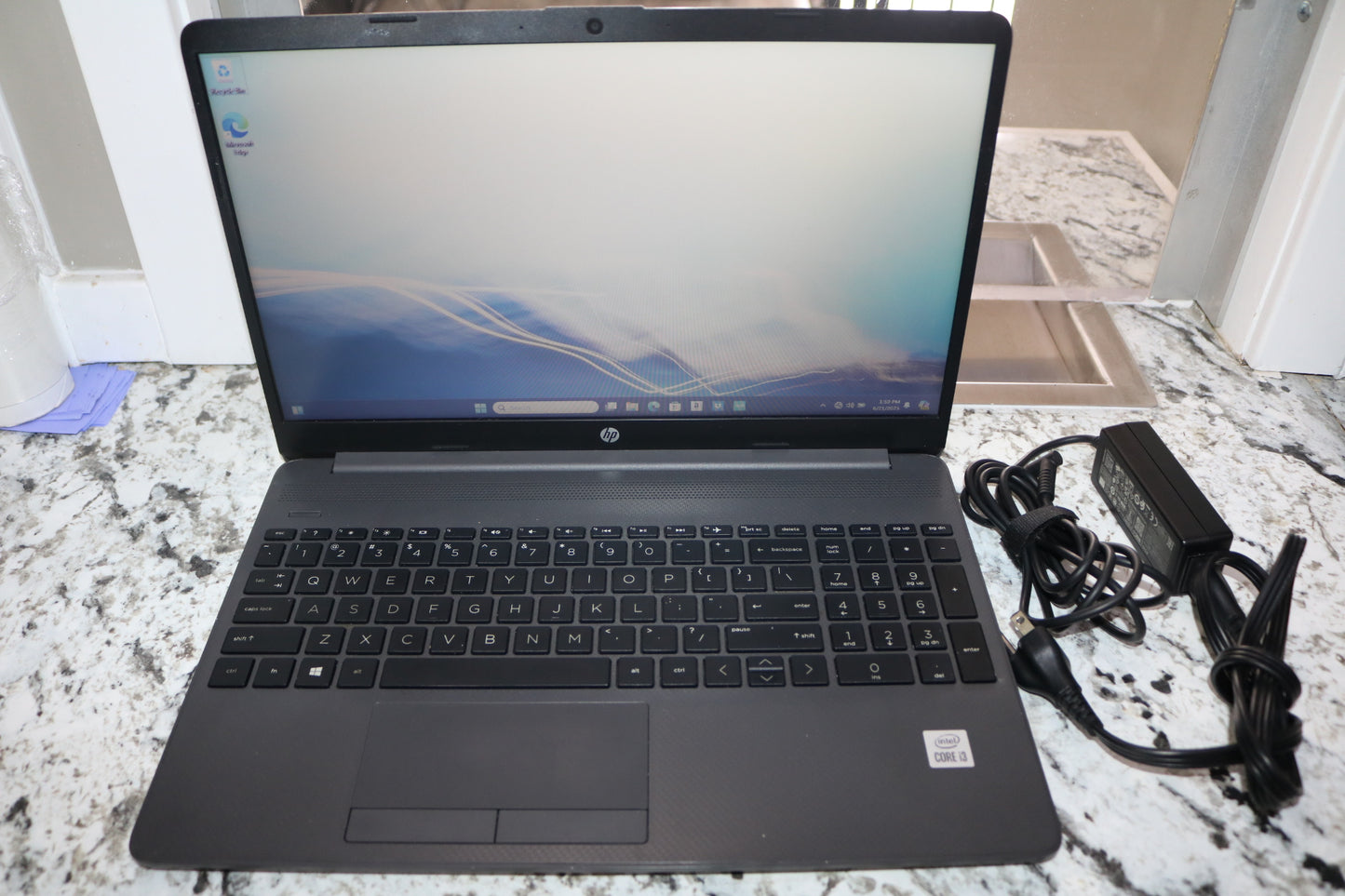 HP 250 G8 Notebook PC 15.6" Intel Core i3-1005G1 256GB SSD 8GB RAM
