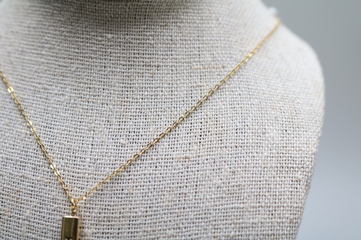 14-Karat Yellow Gold Elegant Chain Necklace with Rectangle Charm