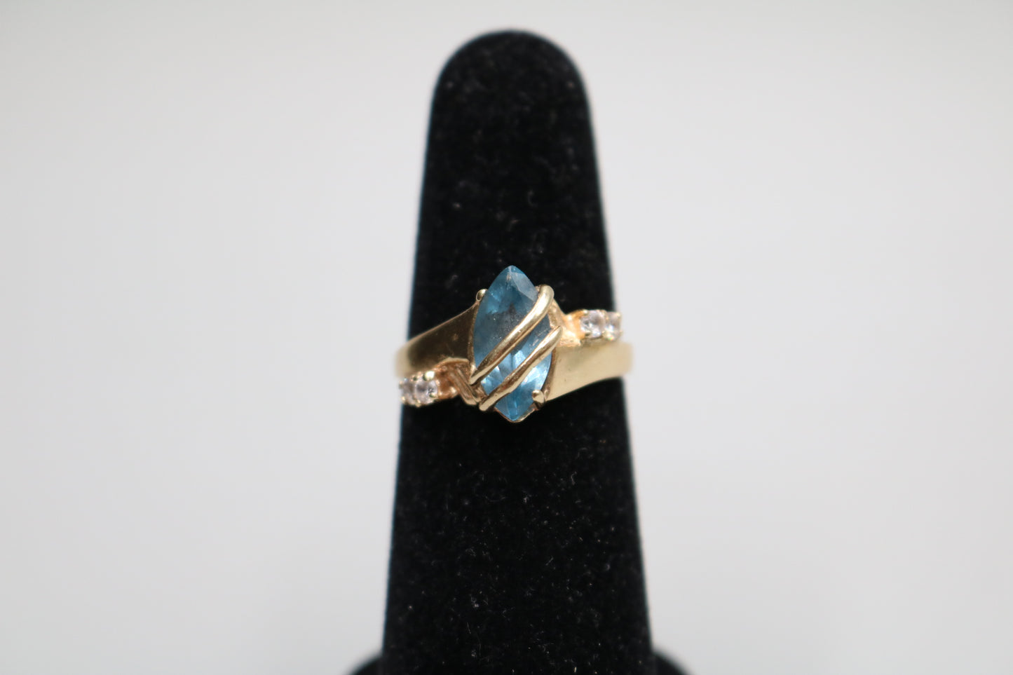 14k Yellow Gold Fancy Lady Ring W/Blue Topaz Gemstone (Size 7 1/2)