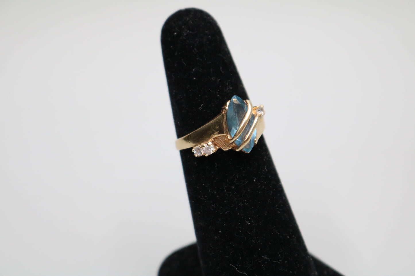 14k Yellow Gold Fancy Lady Ring W/Blue Topaz Gemstone (Size 7 1/2)