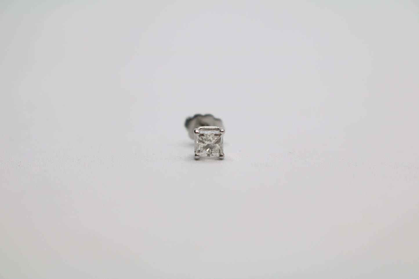 14K Single White Gold Diamond Earring (0.30CTW)