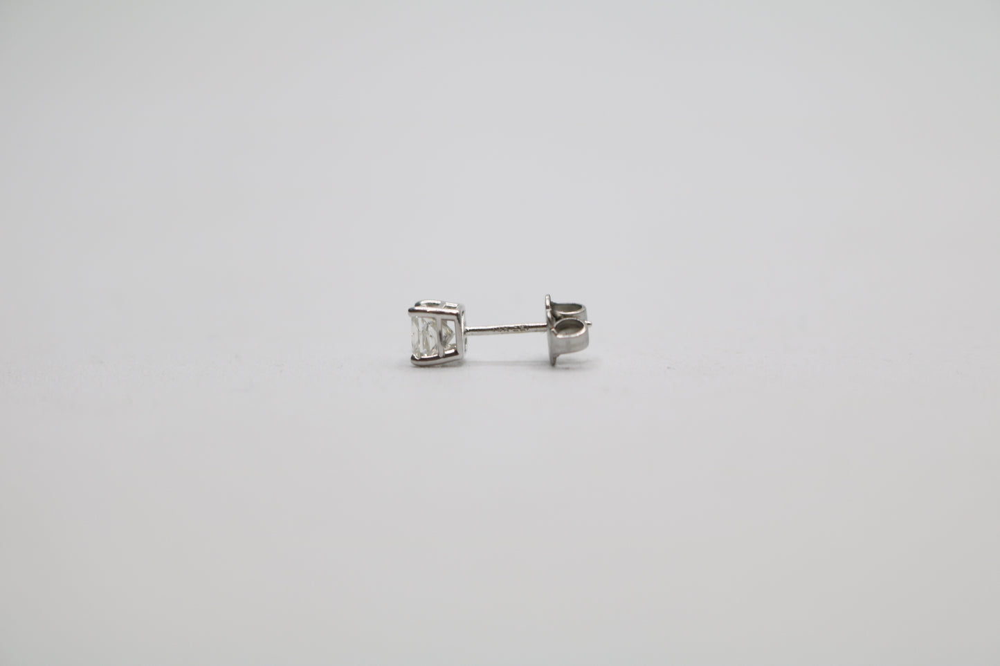 14K Single White Gold Diamond Earring (0.30CTW)