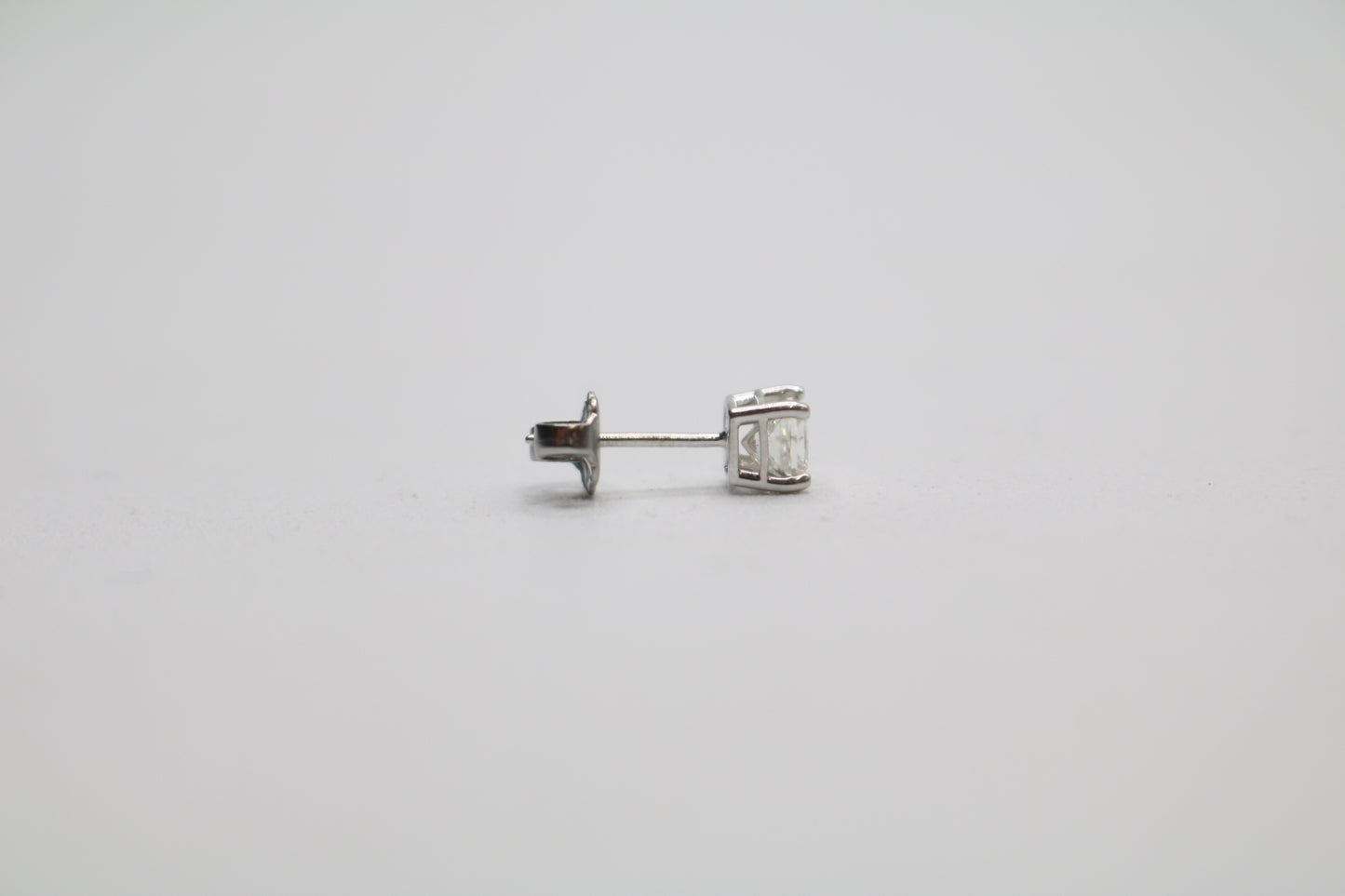 14K Single White Gold Diamond Earring (0.30CTW)