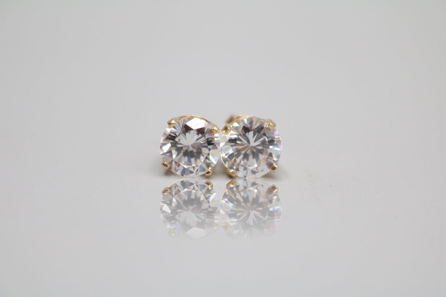 14K Yellow Gold Stud Earrings (2.9 Grams)