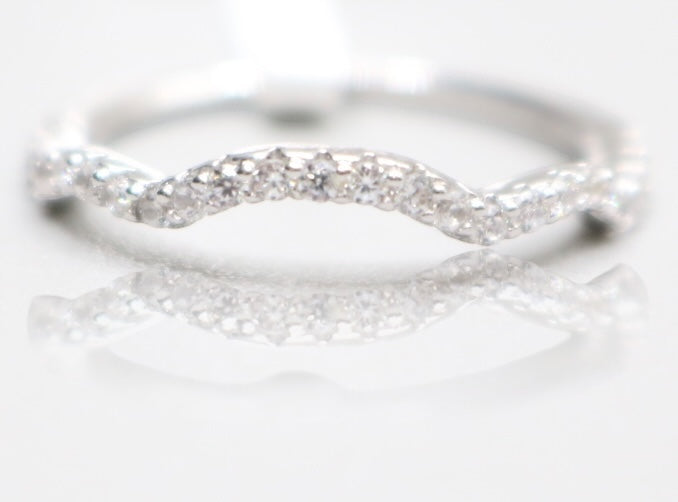Women's Sterling Silver Cubic Zirconia Band Size 5 (1.1Grams)
