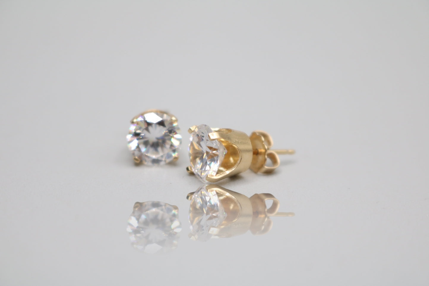 14K Yellow Gold Stud Earrings (2.9 Grams)