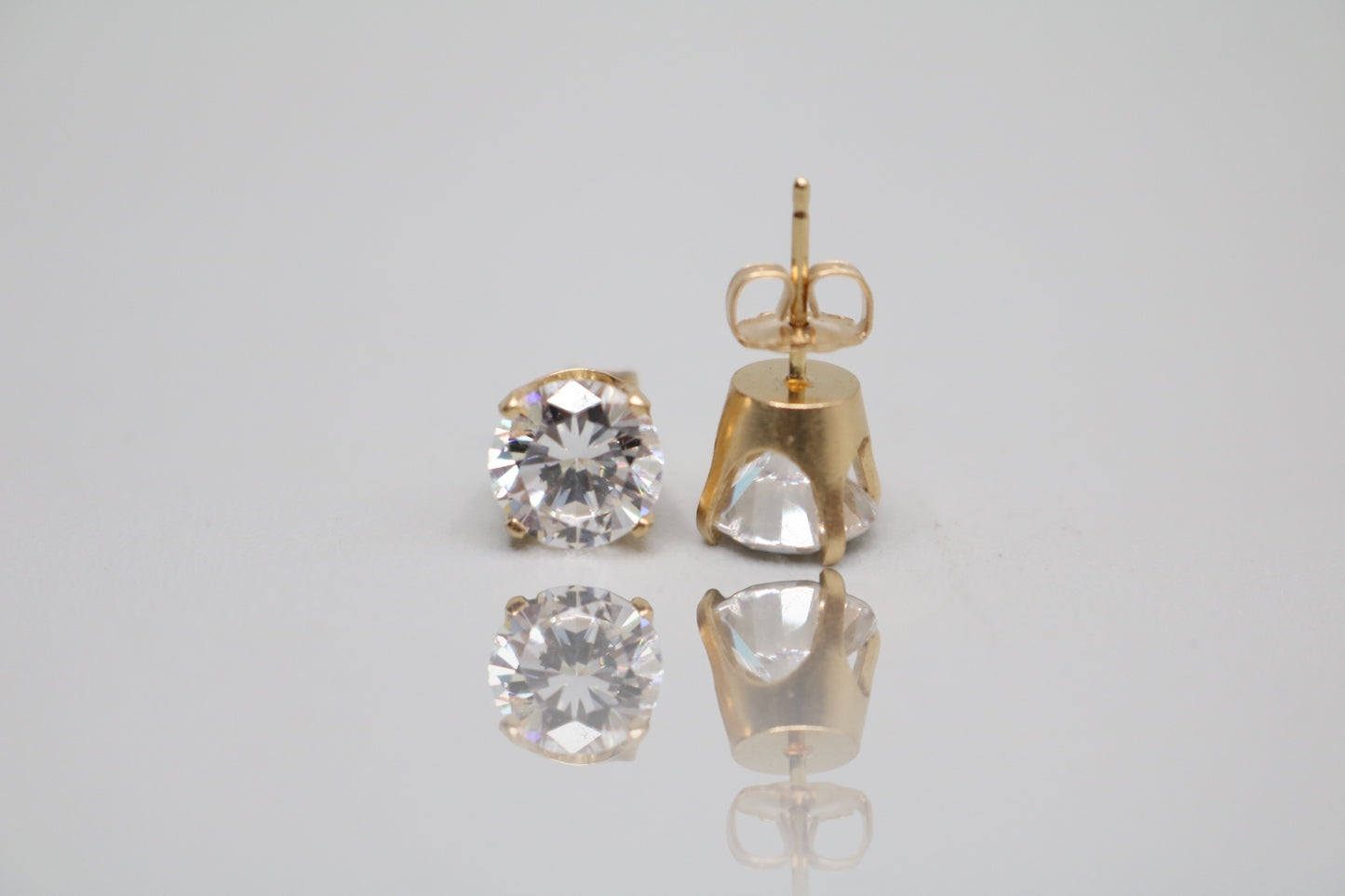 14K Yellow Gold Stud Earrings (2.9 Grams)