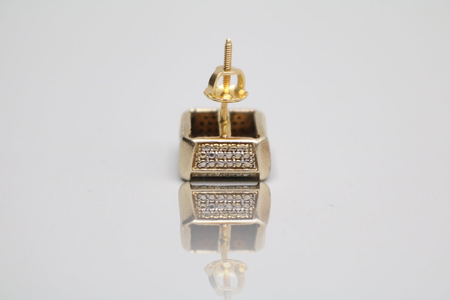10K Yellow Gold Single Diamond Stud Earring (3.3 Grams)