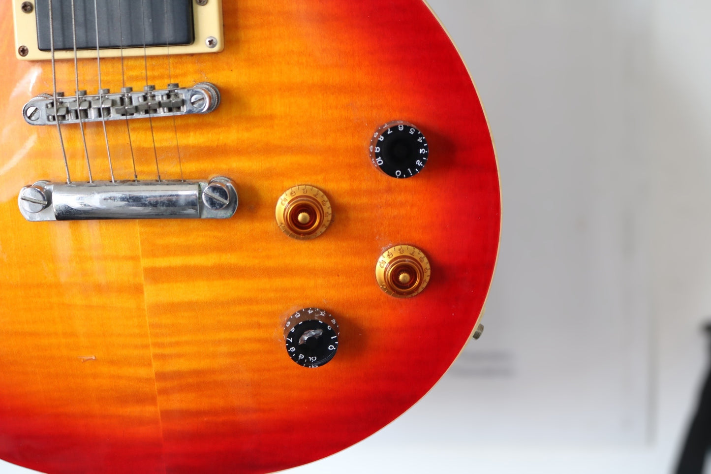 Agile 2000 Cherry Sunburst 6-string Electric Guitar (Local pick-up only)