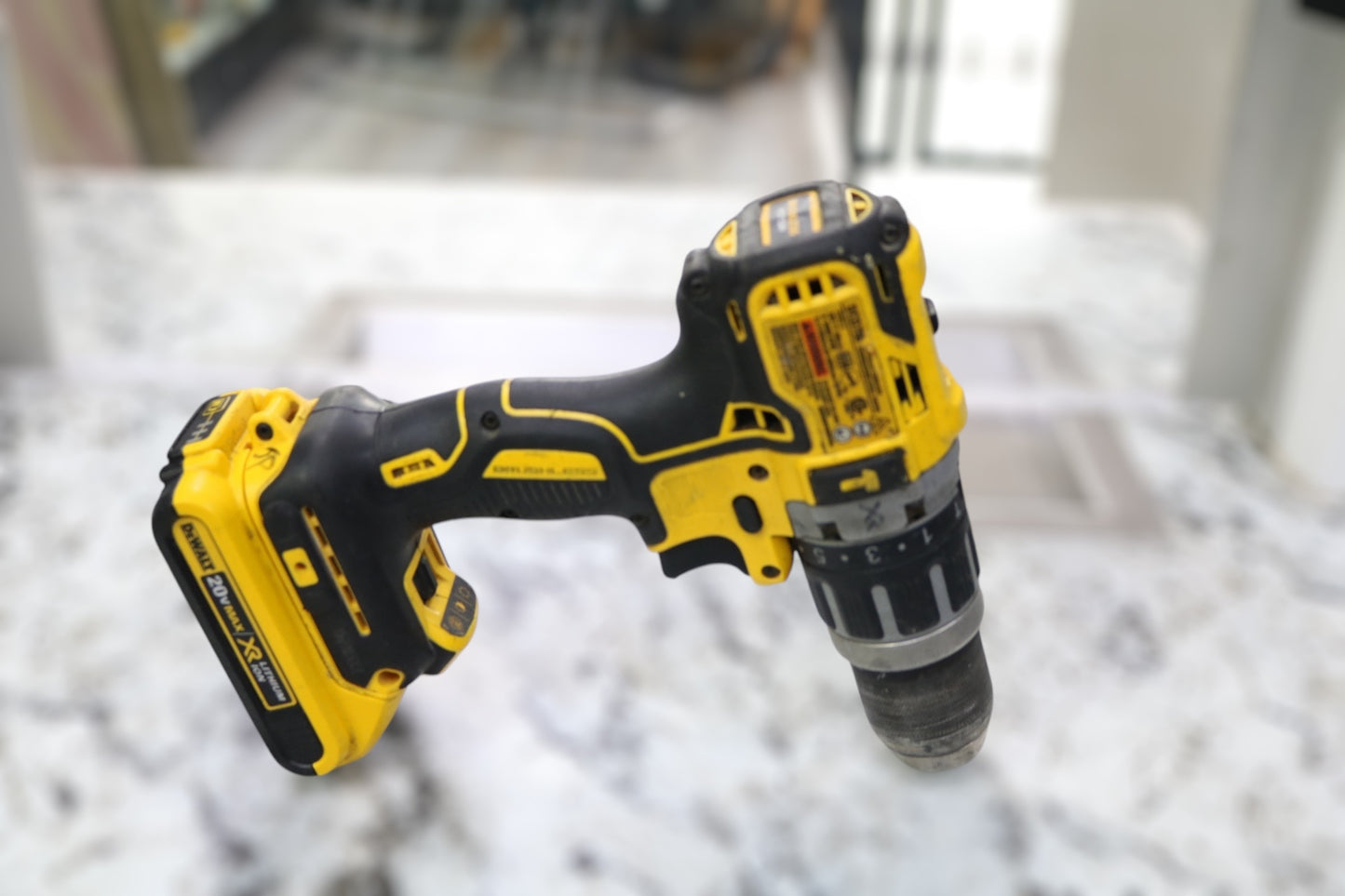 Dewalt DCD796 Hammerdrill with a Battery and Charger