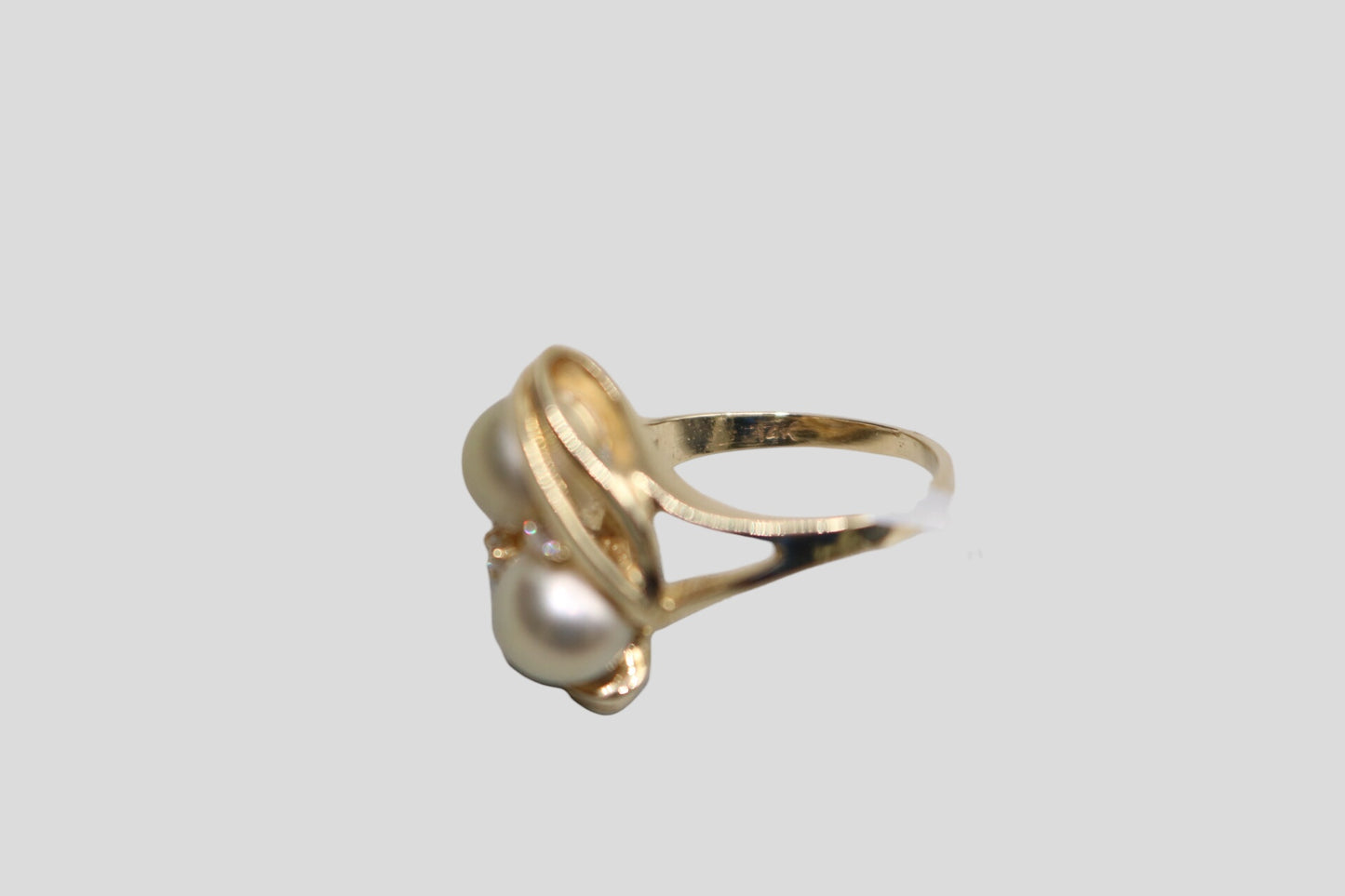 14K Yellow Gold Pearl Ring with Diamonds (Size 5 1/2) (0.04 CTW)