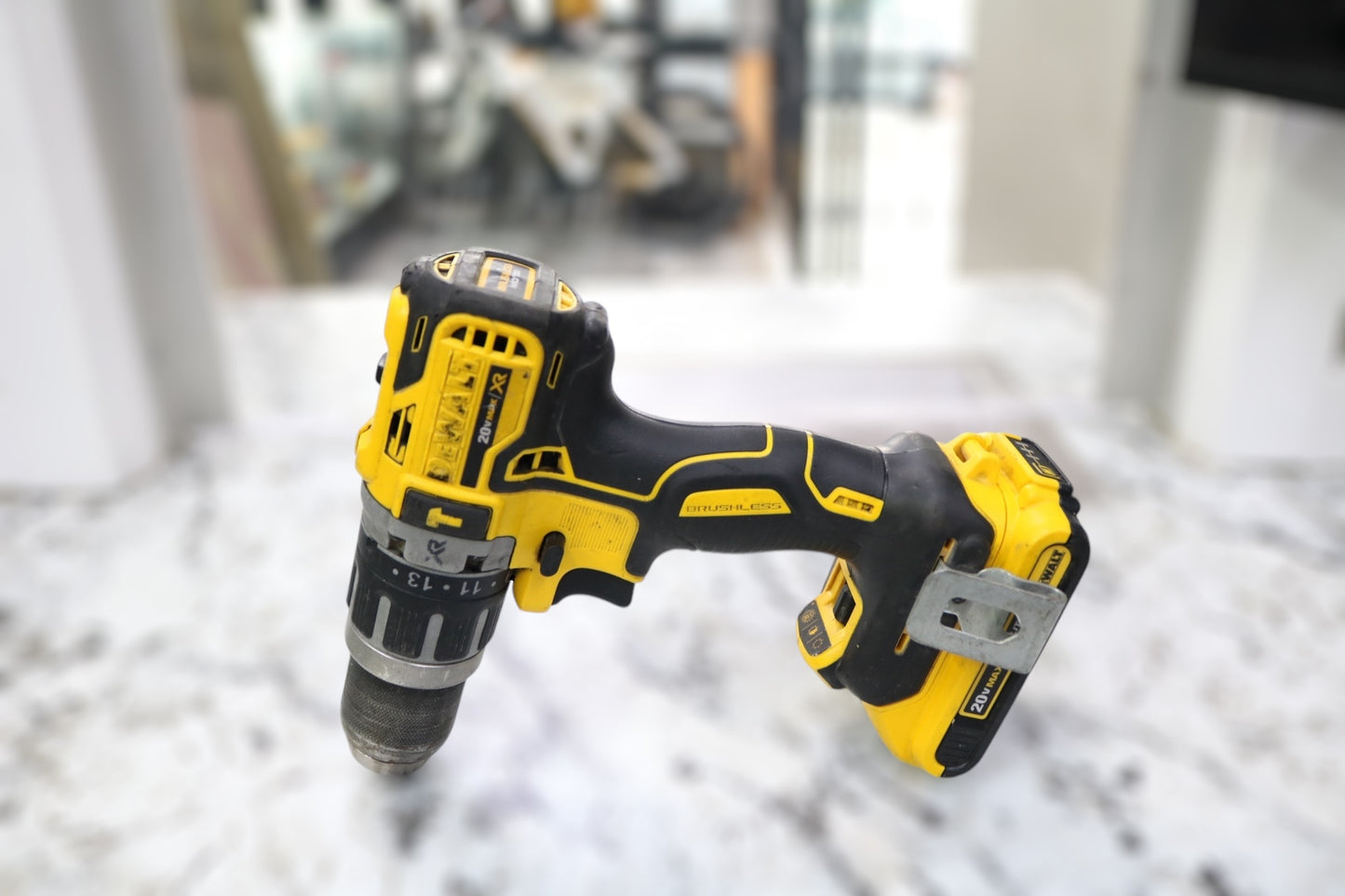 Dewalt DCD796 Hammerdrill with a Battery and Charger