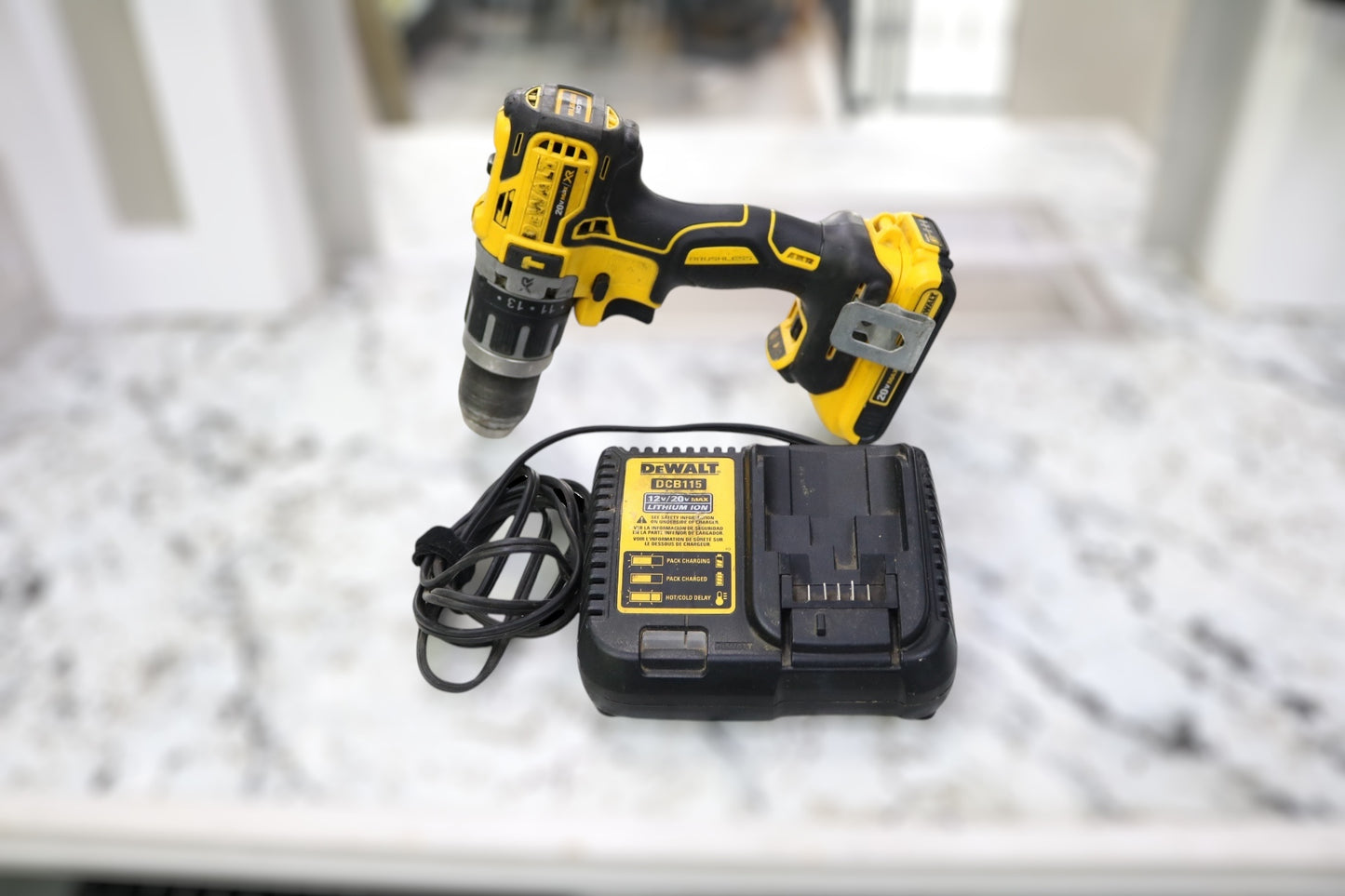 Dewalt DCD796 Hammerdrill with a Battery and Charger