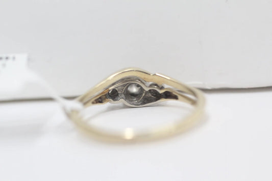 14K Yellow Gold Diamond Past Present Future Ring (Size 8)