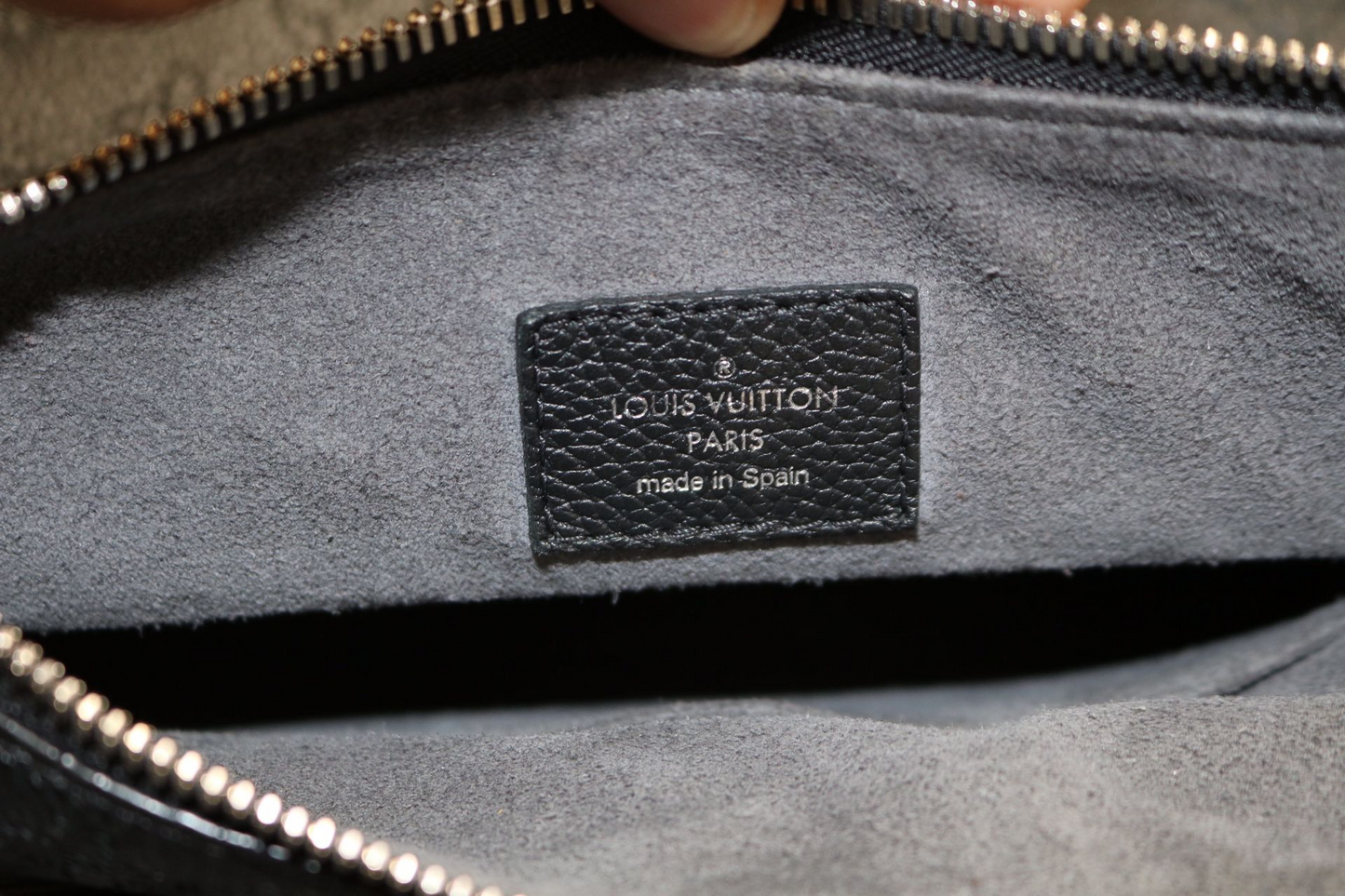 Louis Vuitton Beaubourg Handbag 399542
