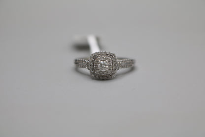 10K White Gold Diamond Engagement Ring (Size 8 & 1/2) (0.78 CTW)