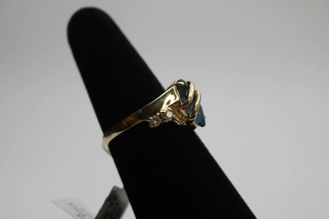 14k Yellow Gold Fancy Lady Ring W/Blue Topaz Gemstone (Size 7 1/2)
