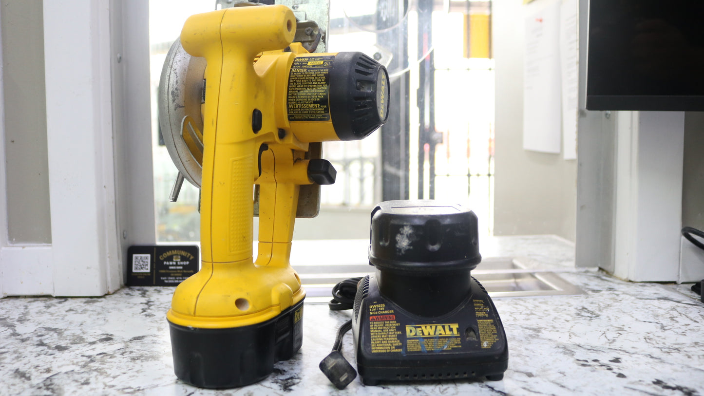 DEWALT DW936 18V CORDLESS CIRCULAR TRIM SAW, 2 Battery + Charger