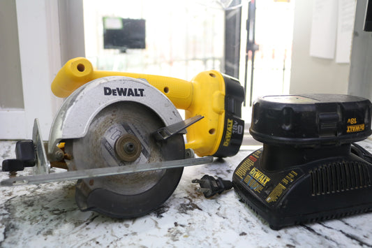 DEWALT DW936 18V CORDLESS CIRCULAR TRIM SAW, 2 Battery + Charger