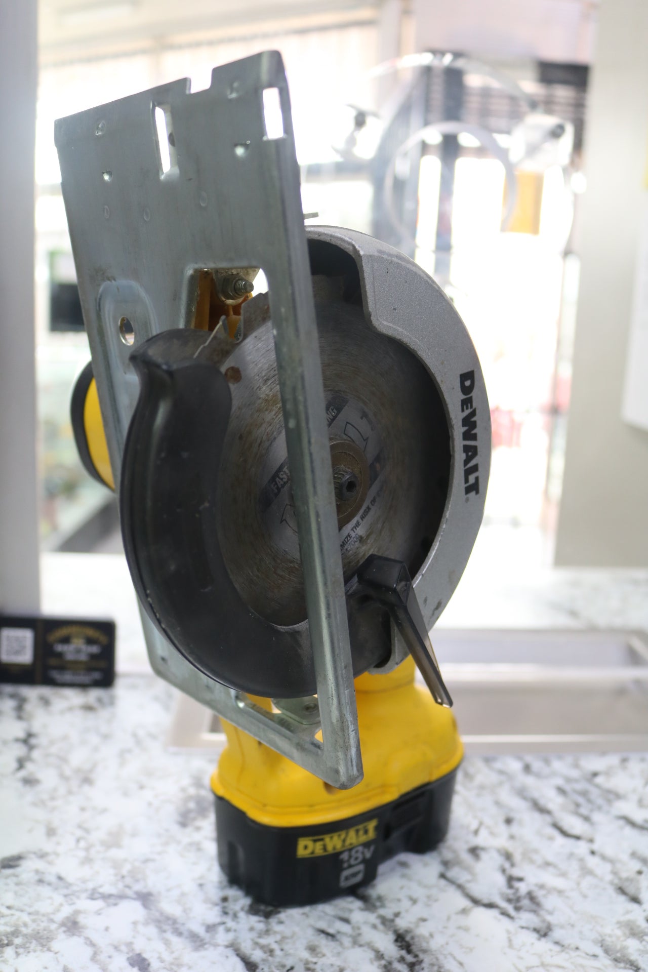 DEWALT DW936 18V CORDLESS CIRCULAR TRIM SAW, 2 Battery + Charger