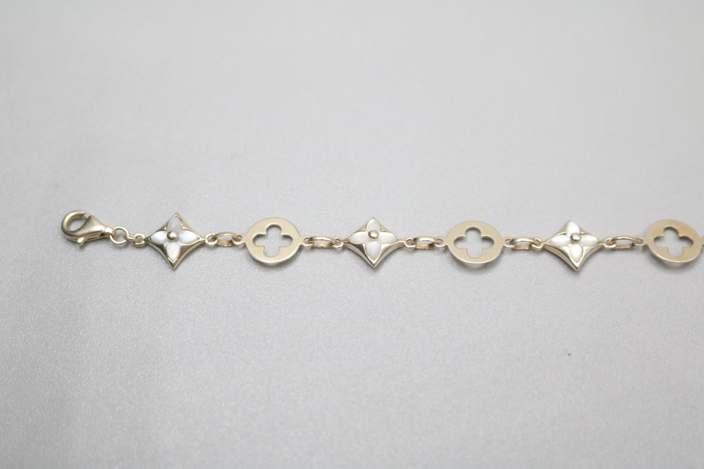 14K White Gold Clover and Star Bracelet (7 Inches)