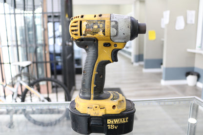 DeWalt DC825 18 Volt 1/4" Impact Driver W/ Battery