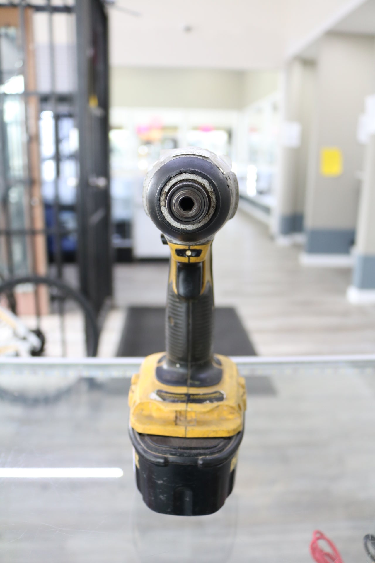 DeWalt DC825 18 Volt 1/4" Impact Driver W/ Battery