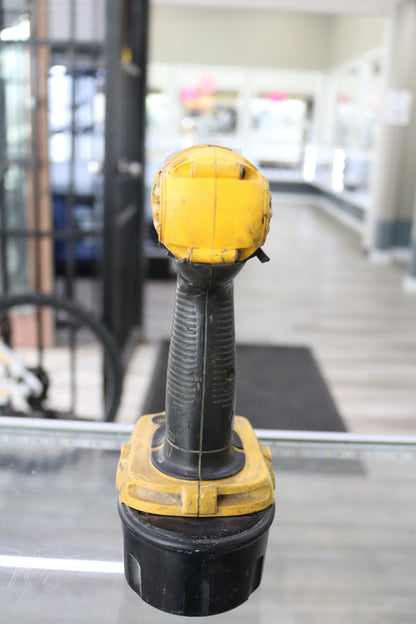 DeWalt DC825 18 Volt 1/4" Impact Driver W/ Battery